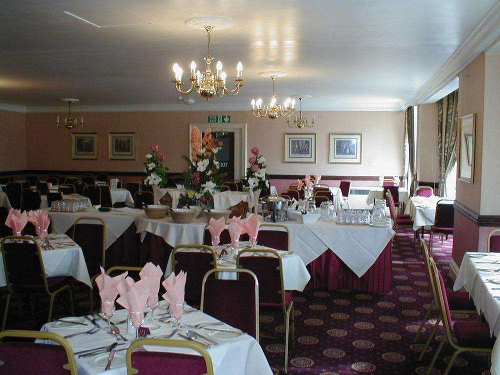 Glen Usk Hotel Llandrindod Wells Extérieur photo