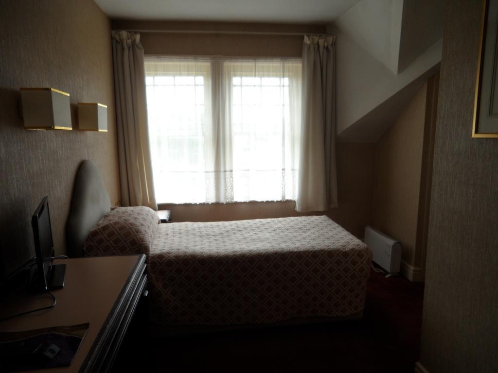 Glen Usk Hotel Llandrindod Wells Extérieur photo