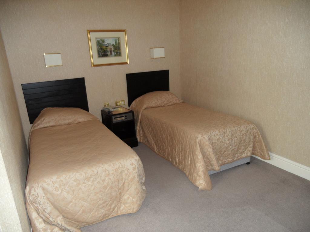Glen Usk Hotel Llandrindod Wells Extérieur photo