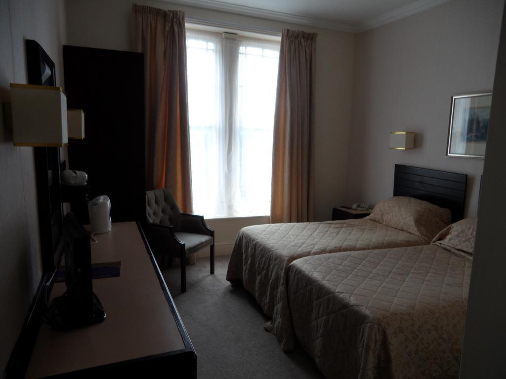 Glen Usk Hotel Llandrindod Wells Extérieur photo
