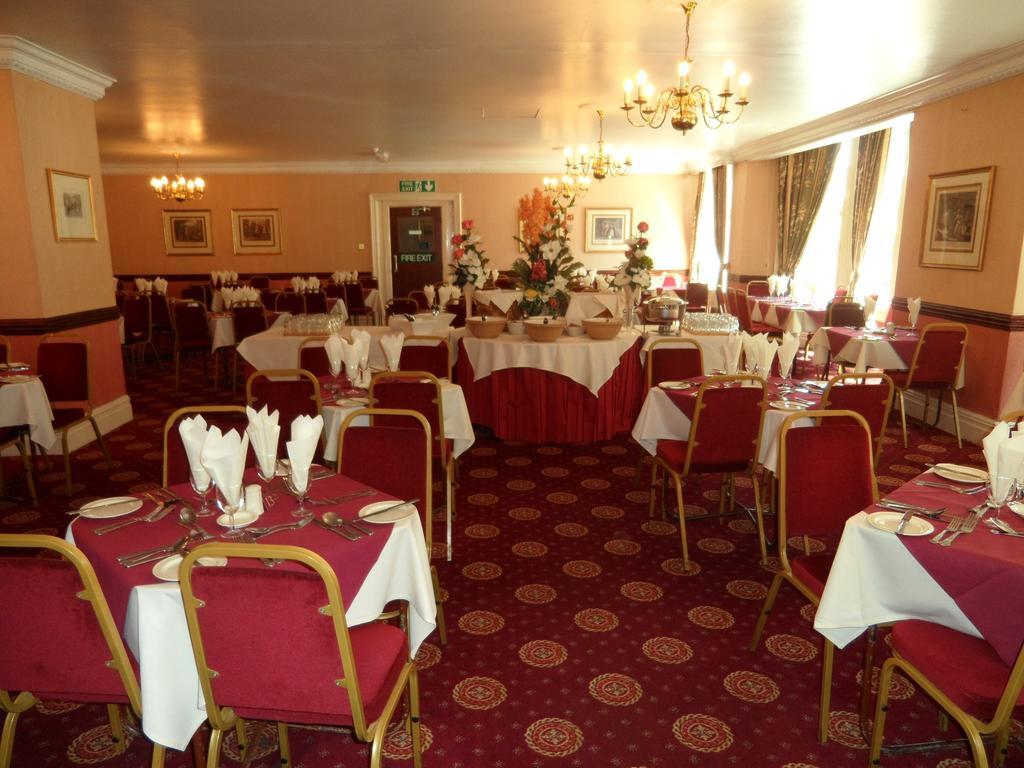 Glen Usk Hotel Llandrindod Wells Extérieur photo