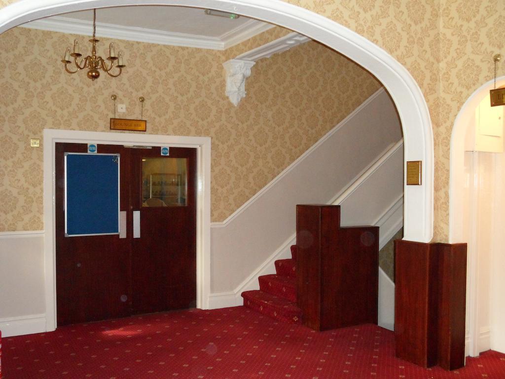 Glen Usk Hotel Llandrindod Wells Extérieur photo